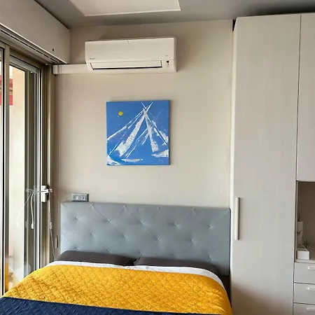 Fantastic Sea View With Balcony, Garavan Port * مينتون