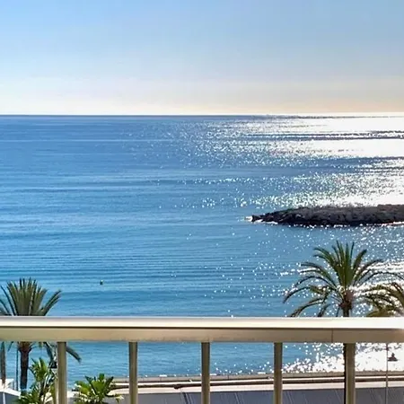 아파트 Fantastic Sea View With Balcony, Garavan Port 멍똥